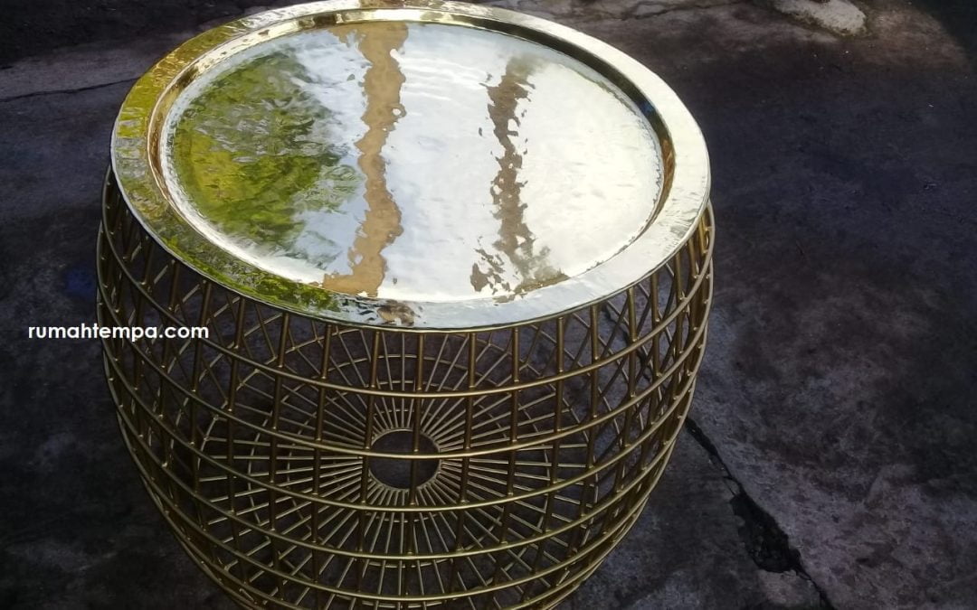 Meja Kuningan Tembaga