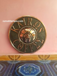 Logo perusahaan hotel resort restoran