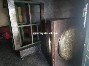 Pengrajin Tugu Adipura Logam