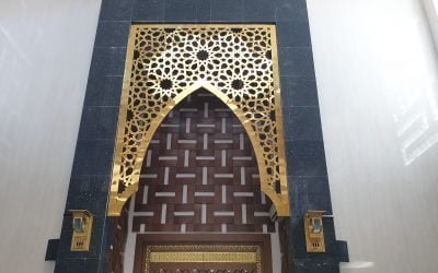 Mihrab Kaligrafi Tembaga Kuningan