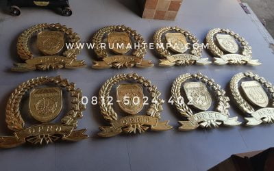 Pengrajin Logo Kuningan