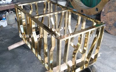 Meja Kuningan Hollow