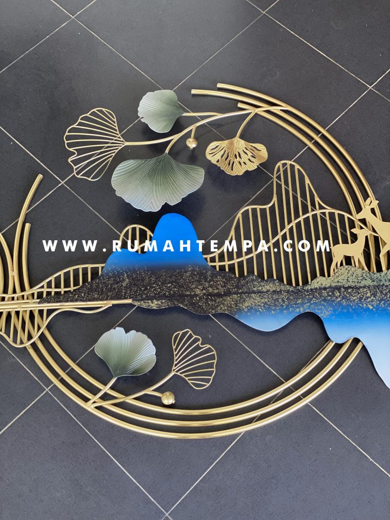 hiasan dinding kuningan