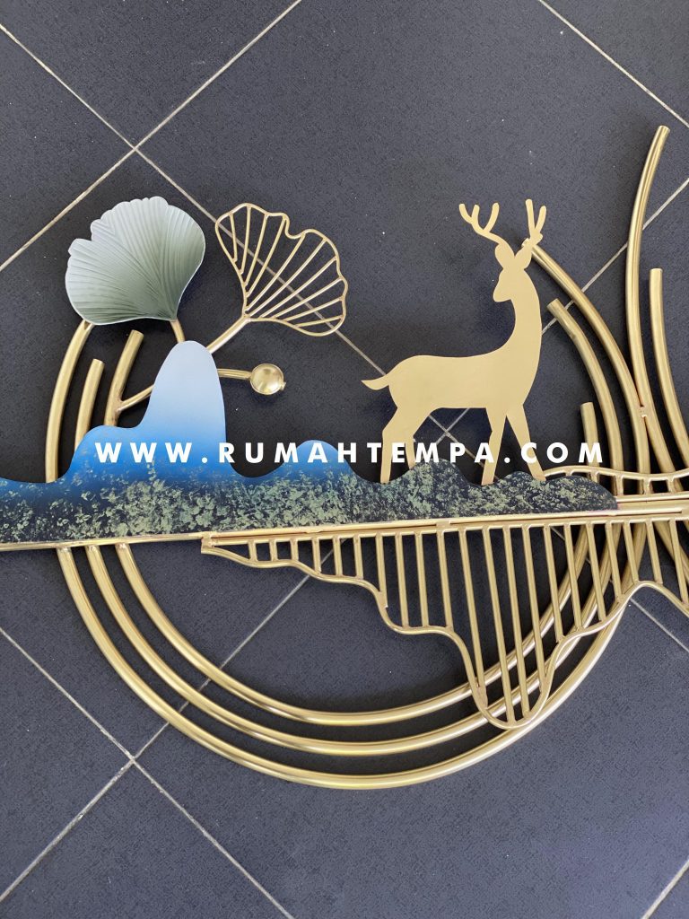 pengrajin hiasan dinding kuningan