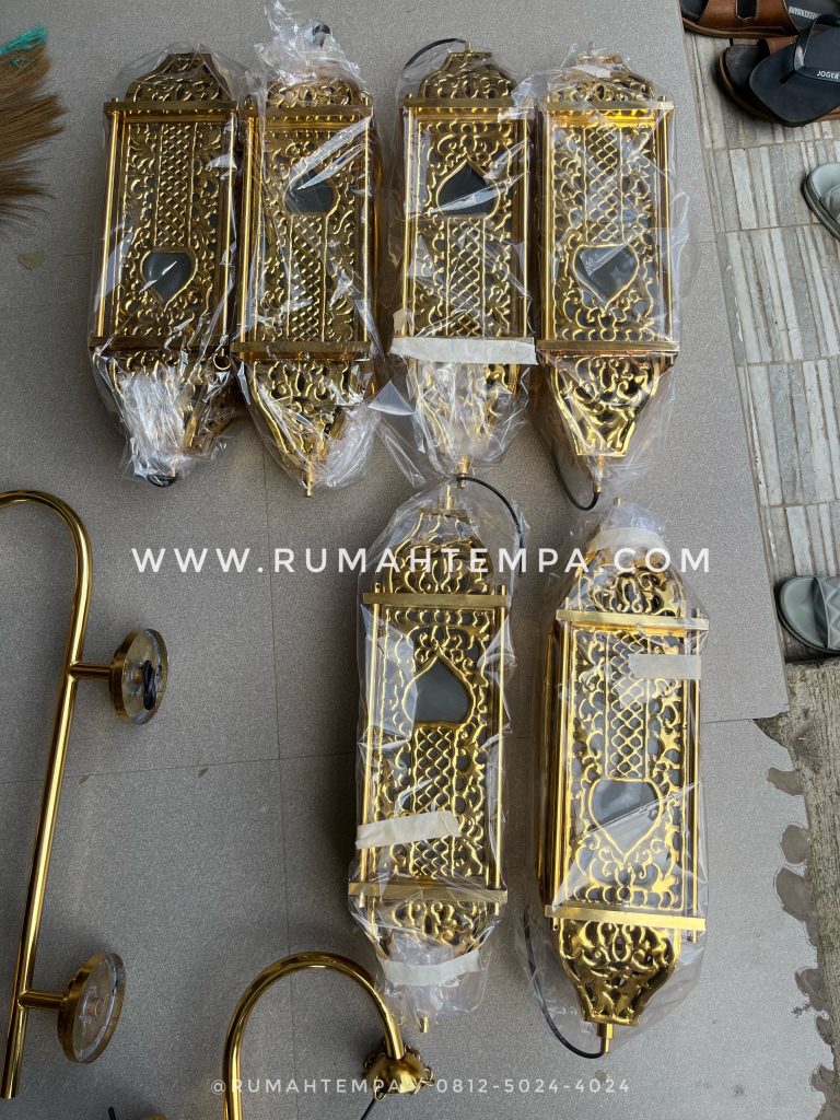 kerajinan lampu dinding kuningan