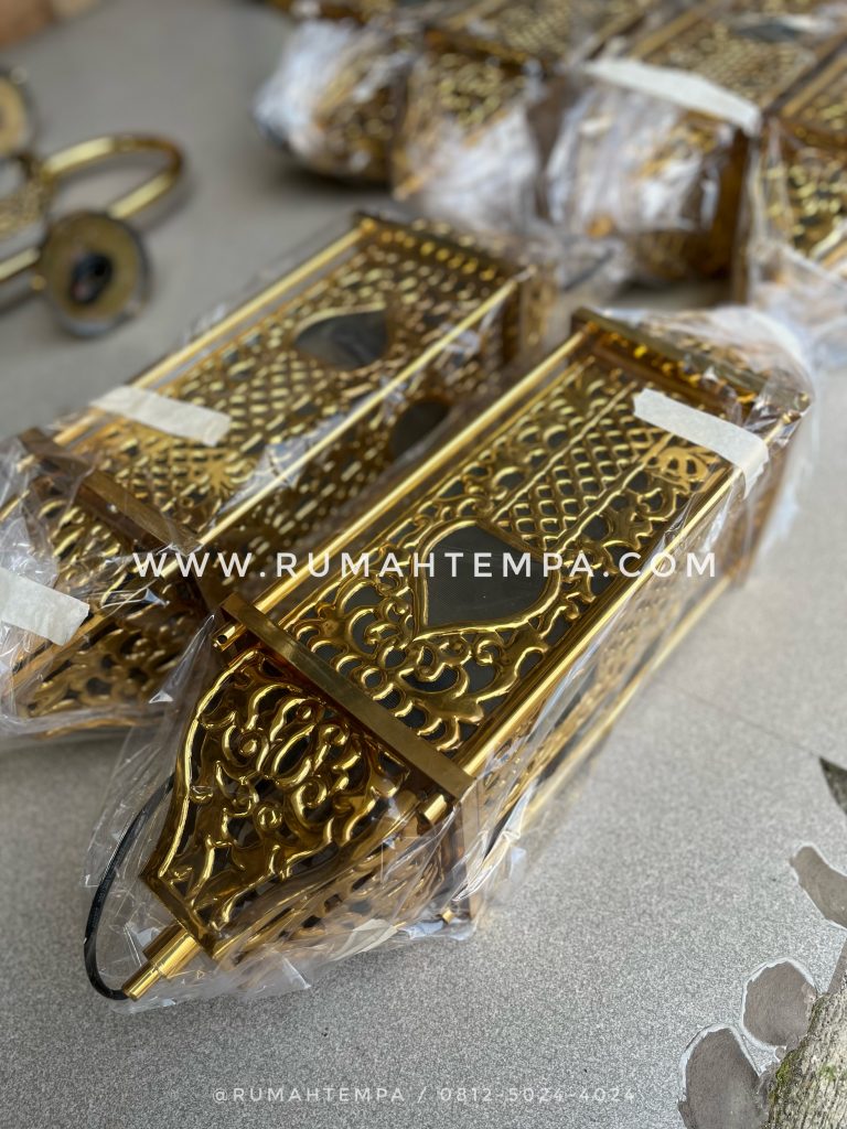 kerajinan lampu dinding kuningan