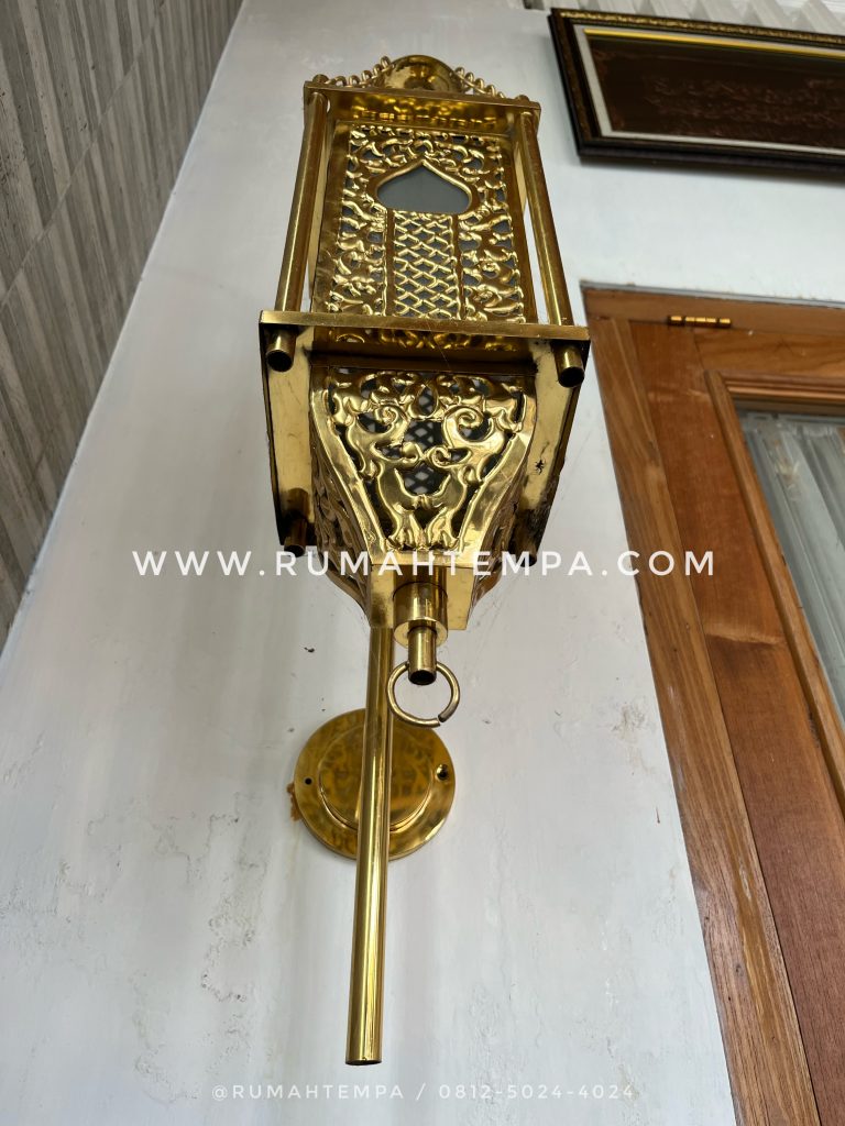 kerajinan lampu dinding kuningan
