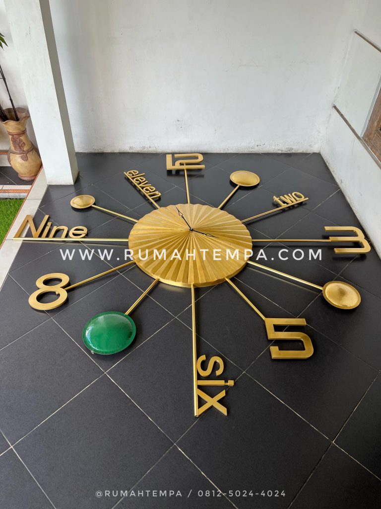 jam dinding kuningan