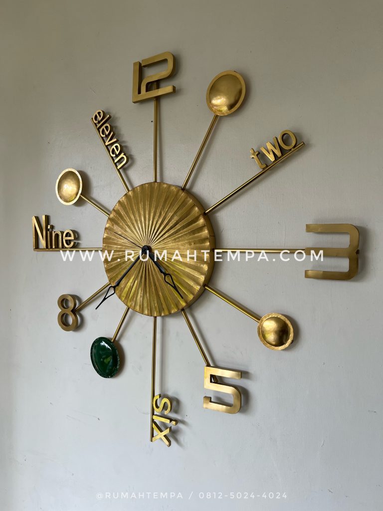 jam dinding kuningan emas