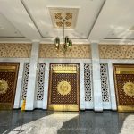 replika pintu masjid nabawi