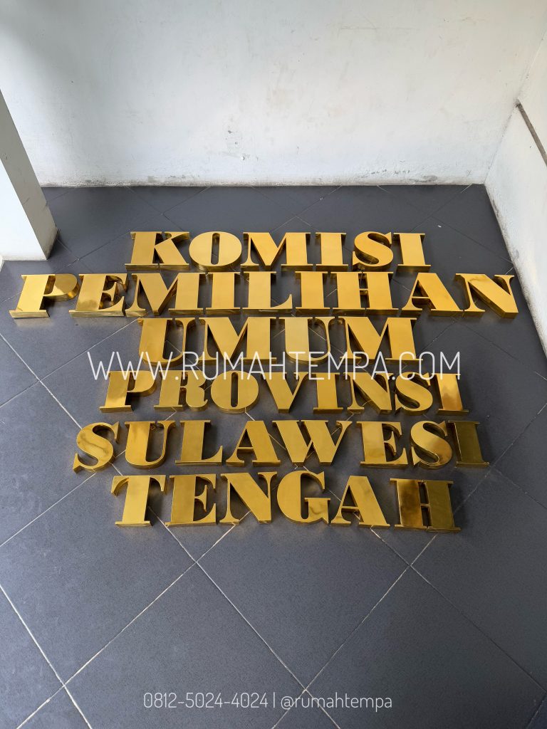 huruf timbul kuningan