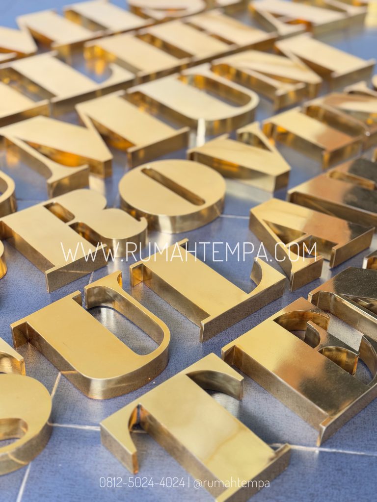 custom huruf timbul kuningan