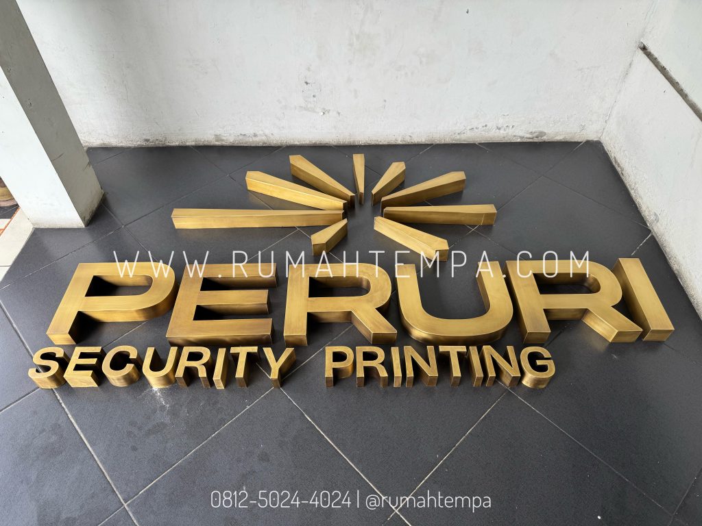 logo letter huruf timbul kuningan