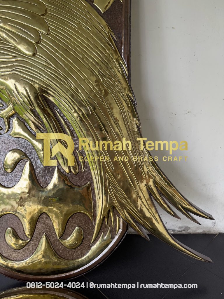 kerajinan relief kuningan