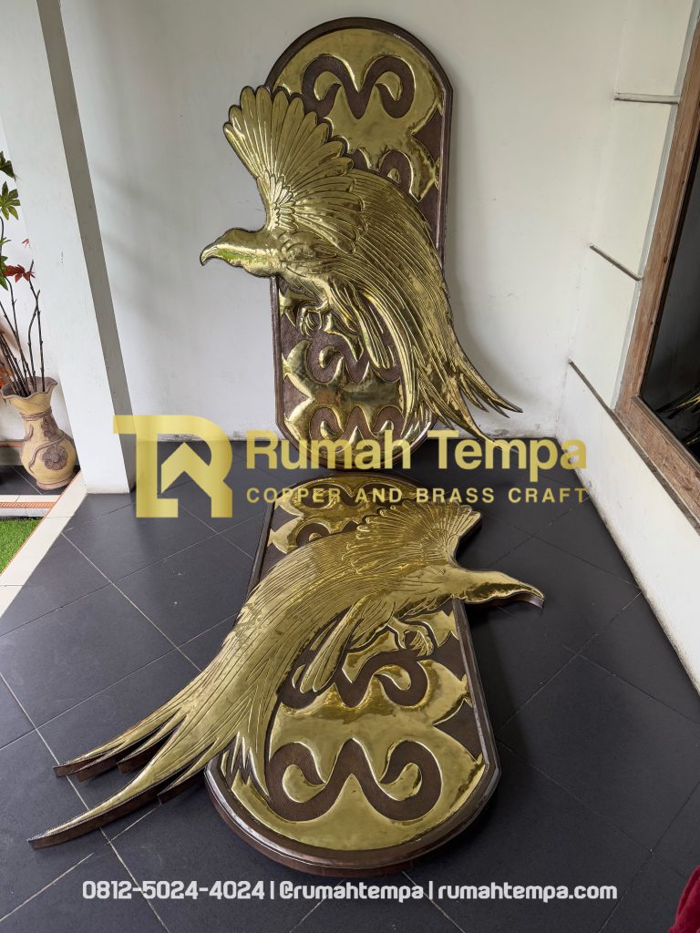 kerajinan relief logo kuningan