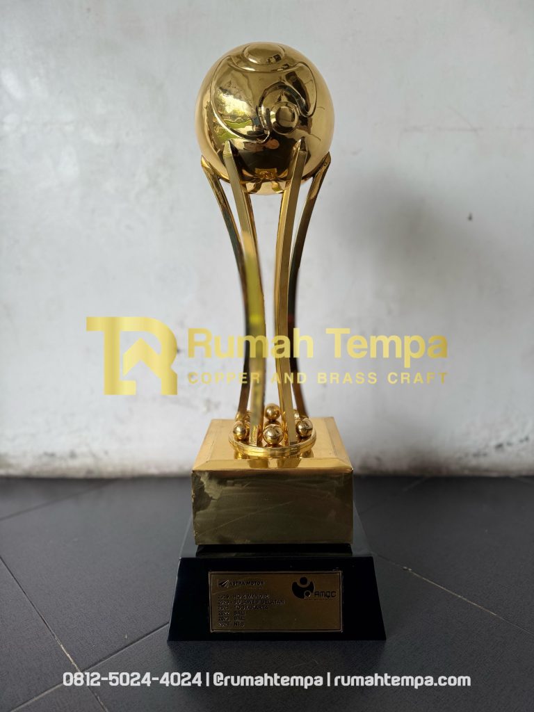 custom piala logam kuningan