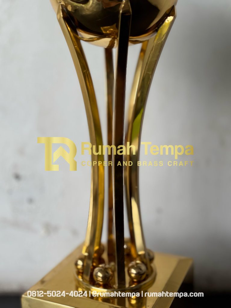 piala logam kuningan