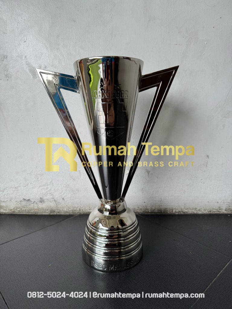 kerajinan trophy piala kuningan