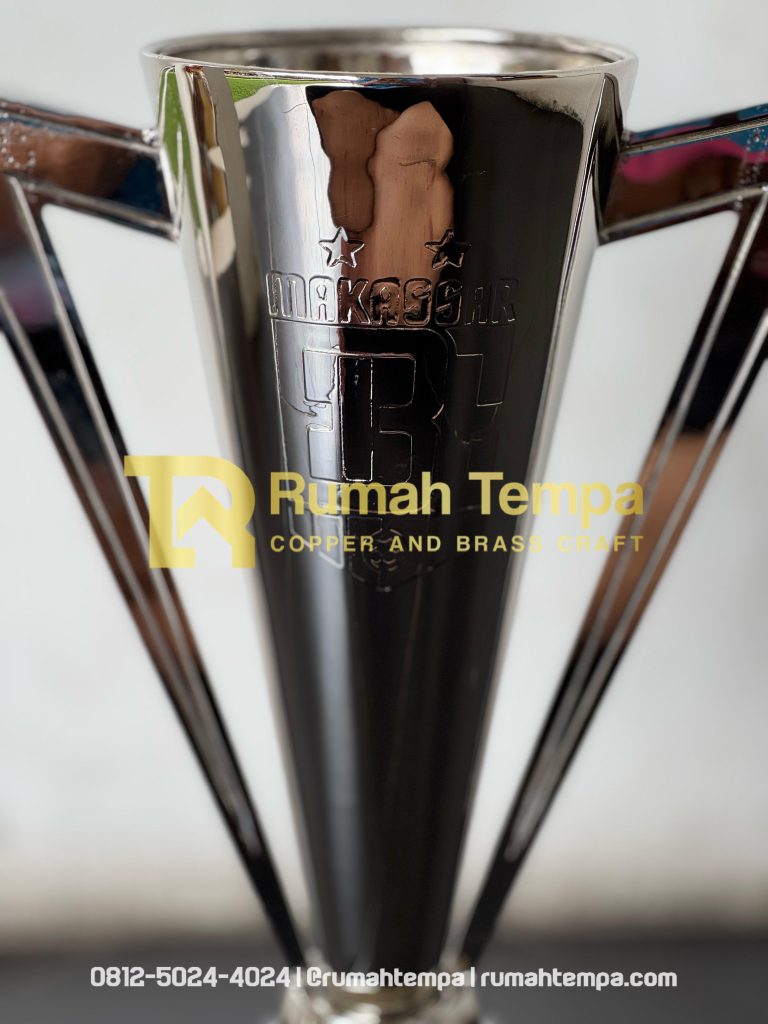 piala logam kuningan