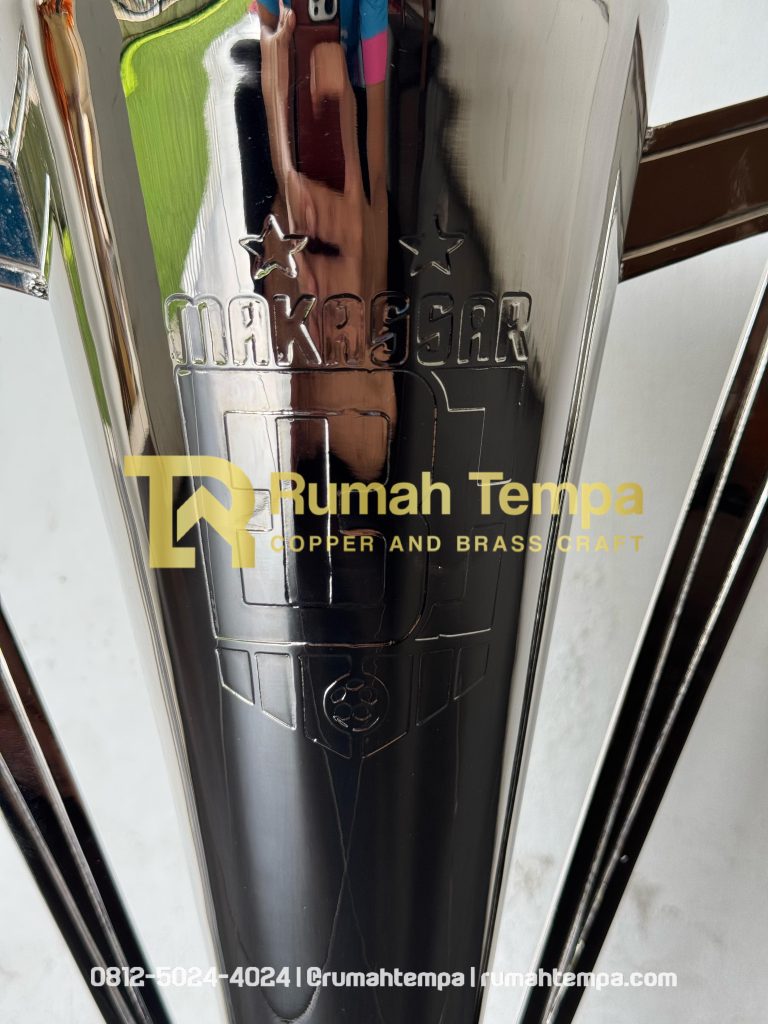 piala logam kuningan crom