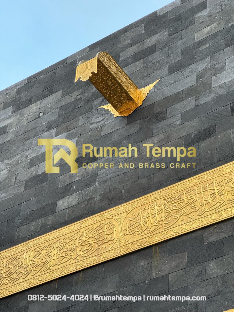 kerajinan kaligrafi bahan kuningan