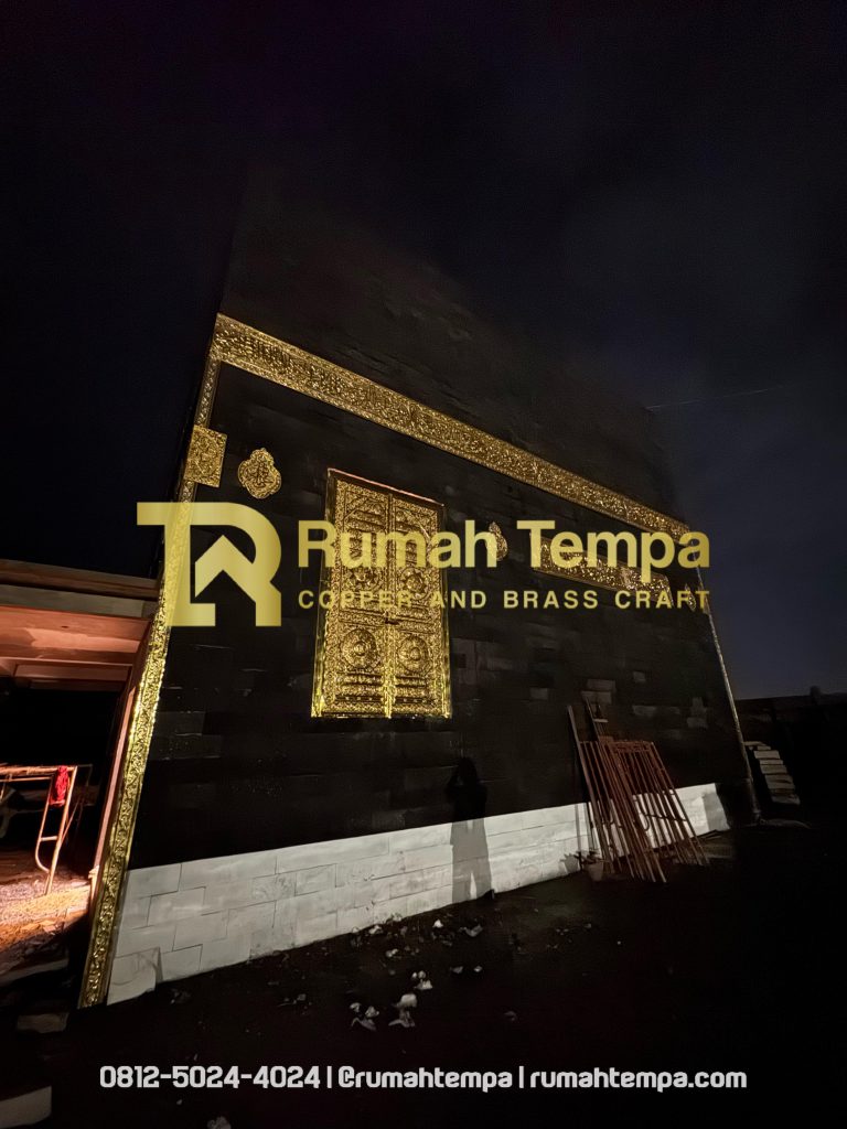 pengrajin kaligrafi kuningan