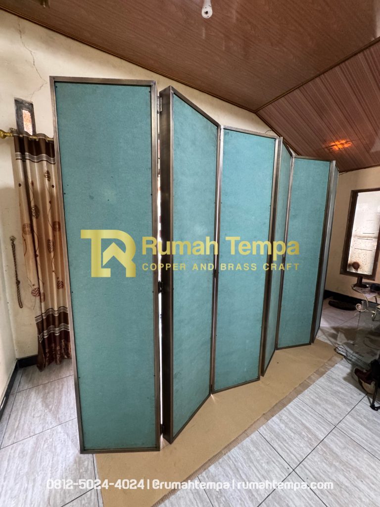 pengrajin partisi kuningan