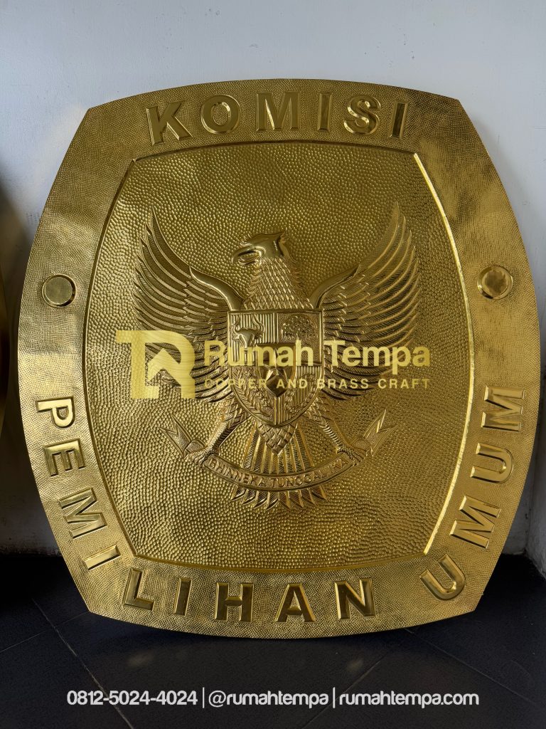 logo kuningan motif ukir