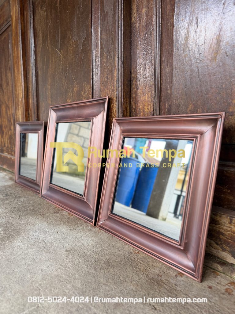 pengrajin cermin tembaga kuningan