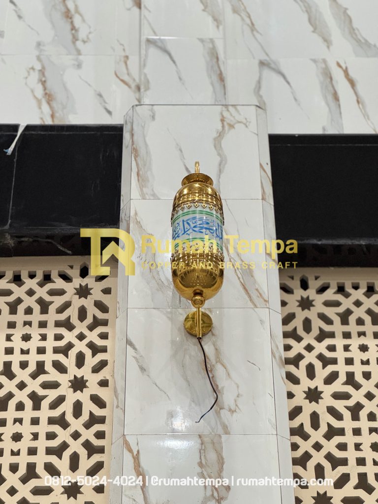 lampu dinding masjid nabawi