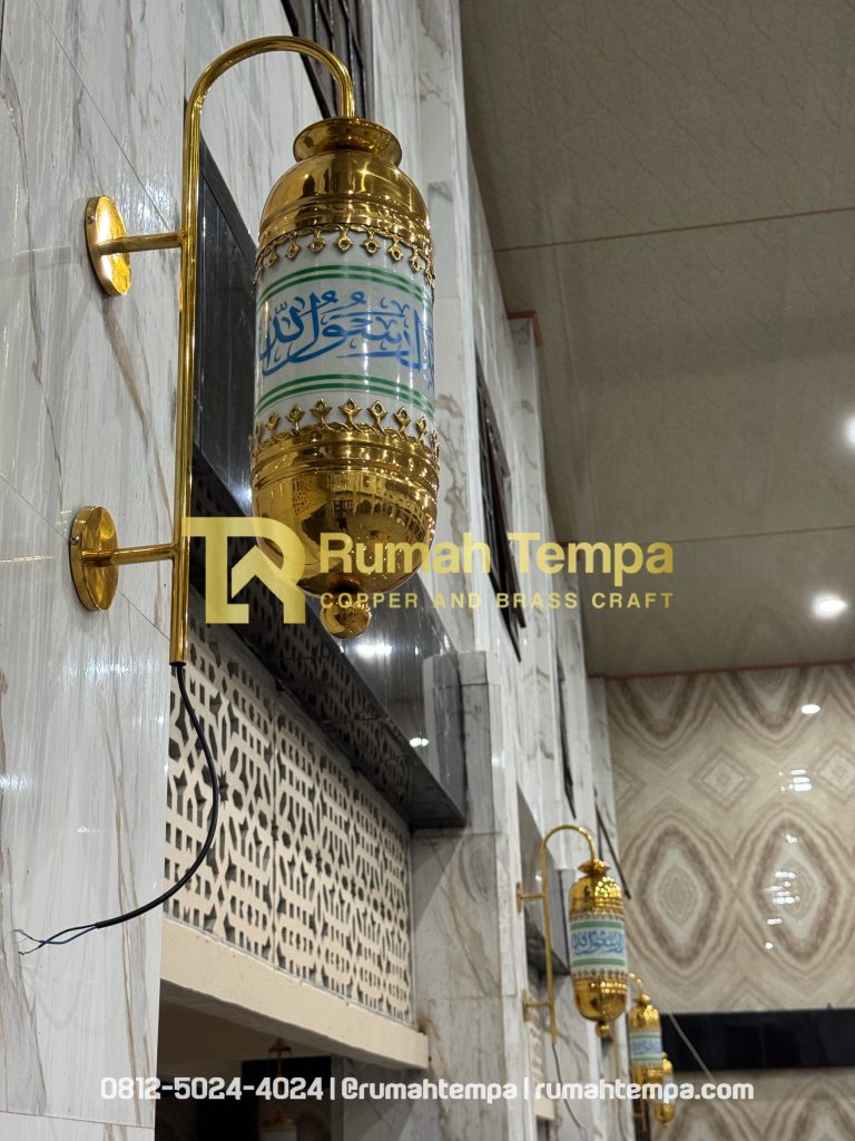 pengrajin lampu kuningan