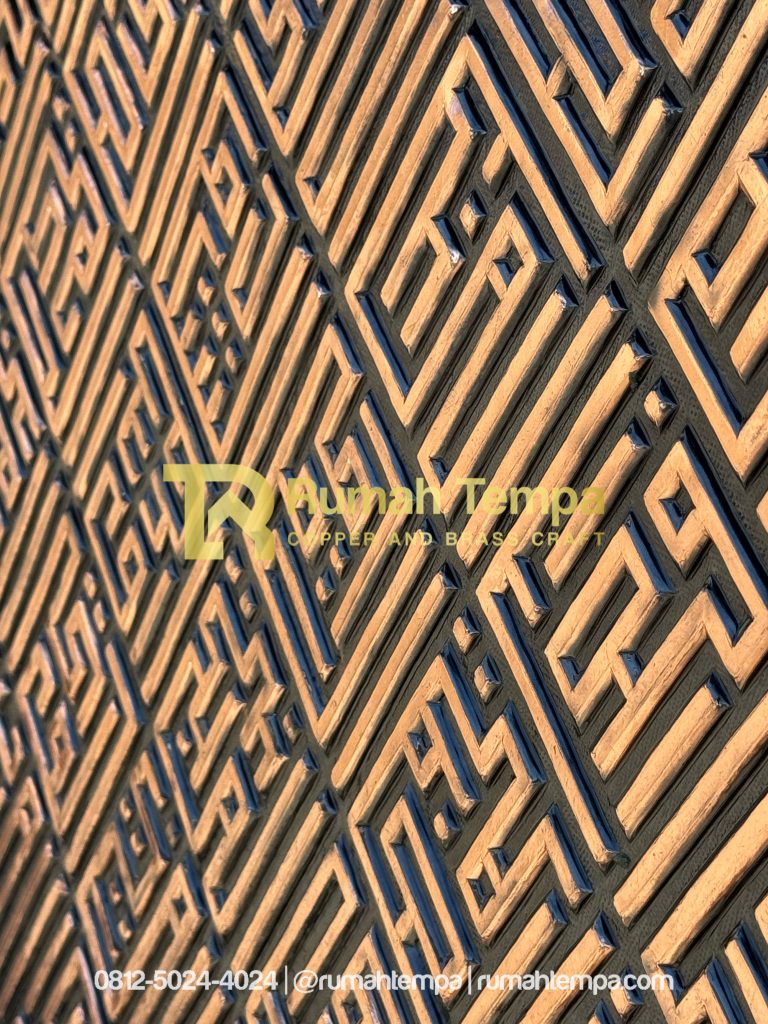 pengrajin kaligrafi tembaga