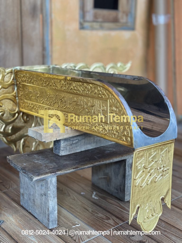 pengrajin talang emas kuningan