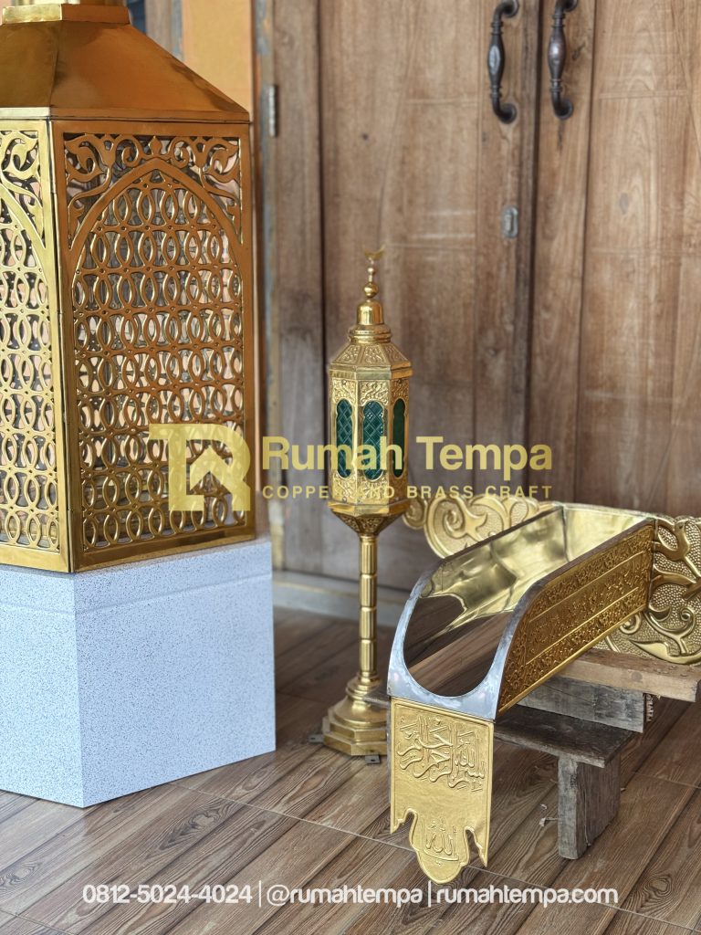 replika ornamen ka'bah kuningan