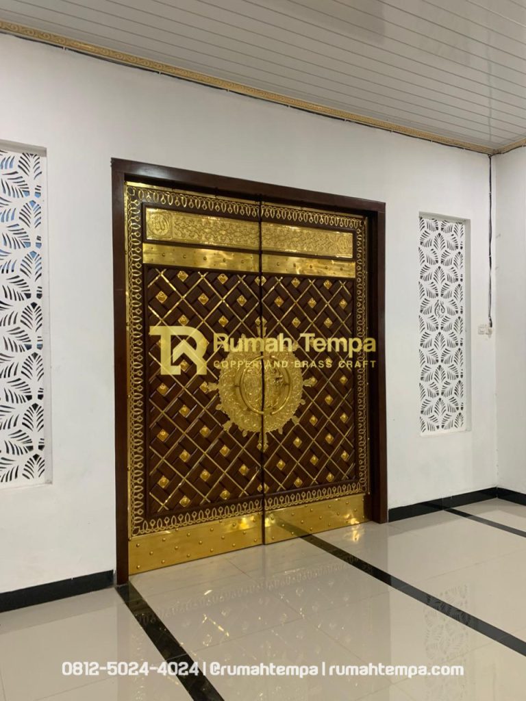 pintu masjid kuningan
