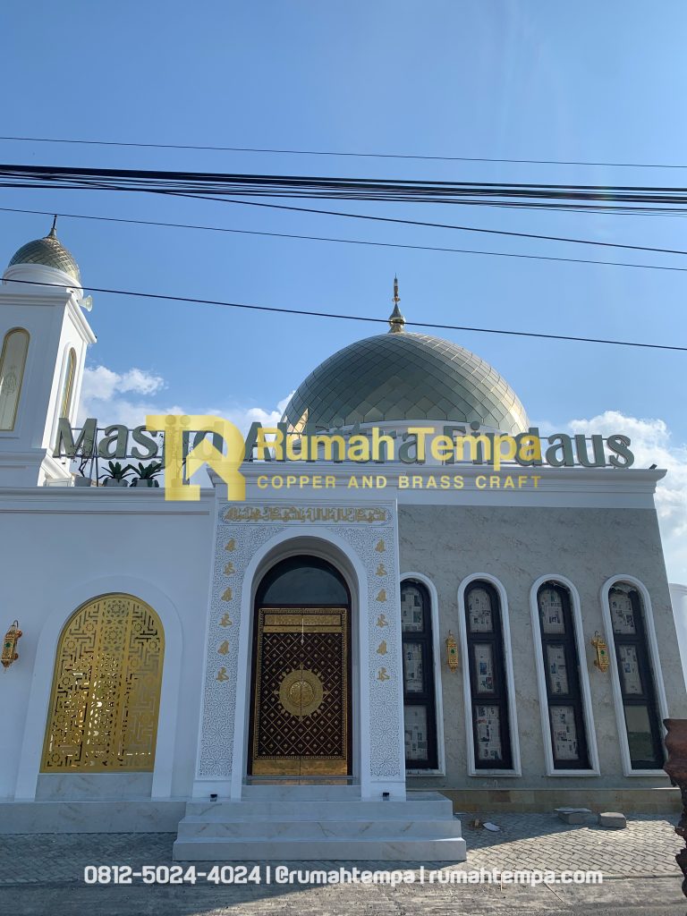 kerajinan pintu masjid nabawi