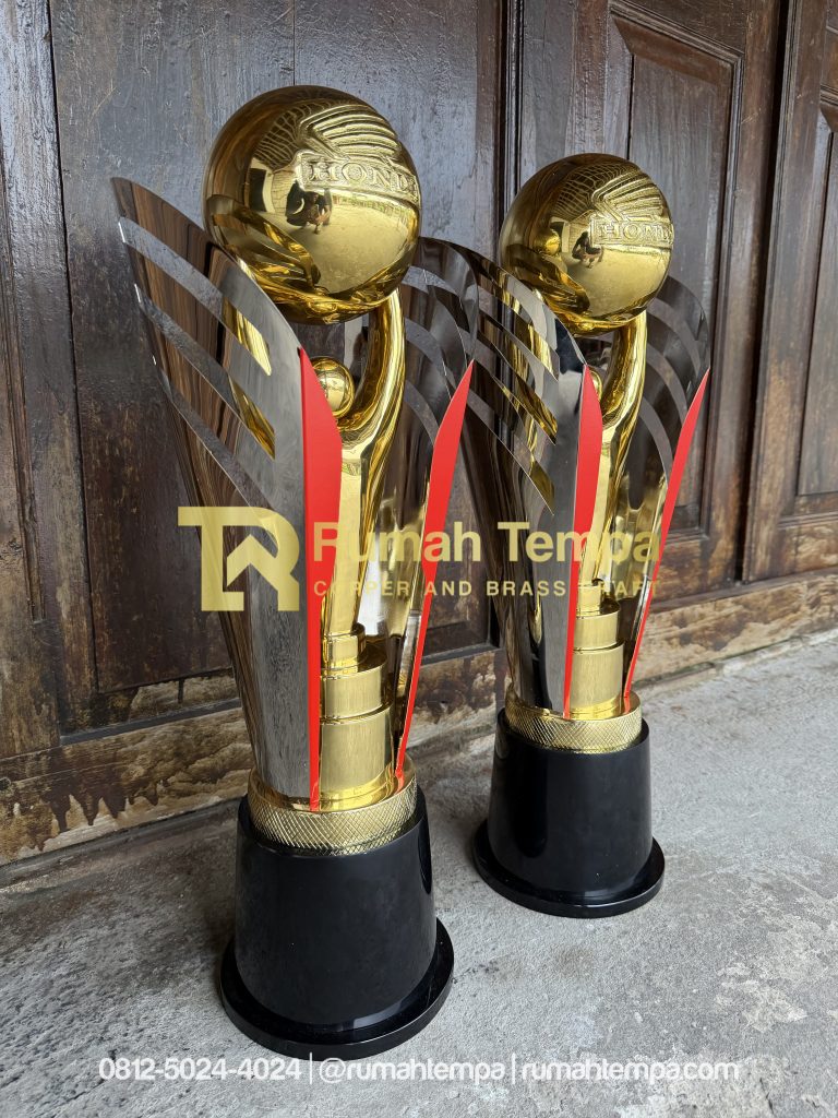 kerajinan piala kuningan