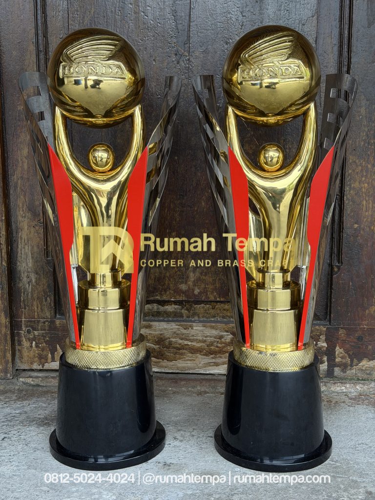 piala logam kuningan custom